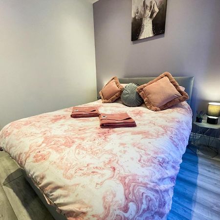 Recently Refurbished Two Bedroom Apartment, Central Location! Glasgow Exteriér fotografie